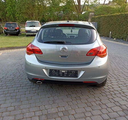 Opel Astra cena 22999 przebieg: 188000, rok produkcji 2011 z Nekla małe 154